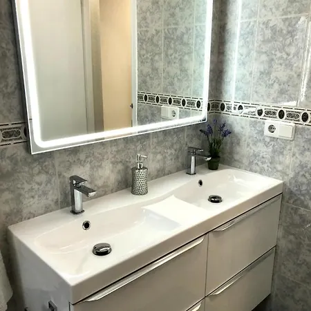 2 Bedroom 100 M To Playa De Locos ,pool Apartment Torrevieja