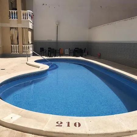 2 Bedroom 100 M To Playa De Locos ,pool Torrevieja