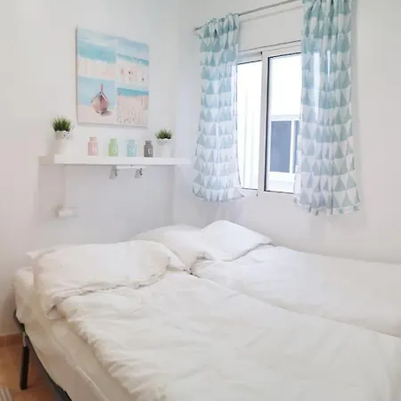Apartment 2 Bedroom 100 M To Playa De Locos ,pool